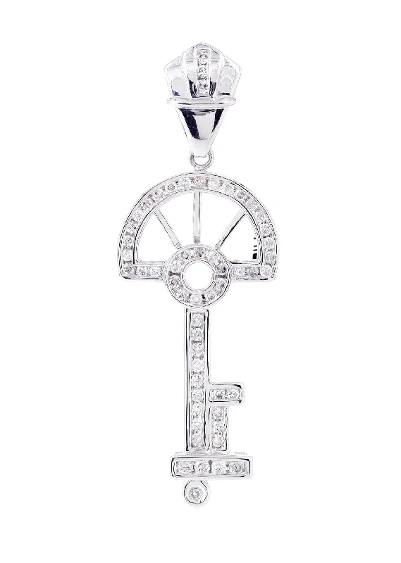 Diamond Key Pendant | 1.03 Carats | 5.96 Grams