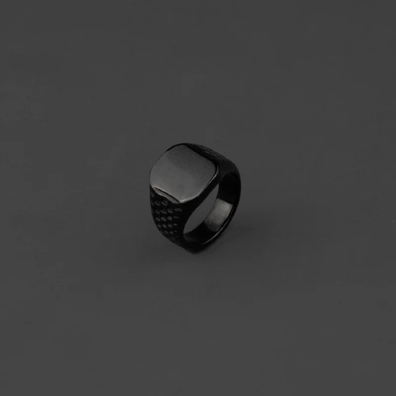 black-boss-ring