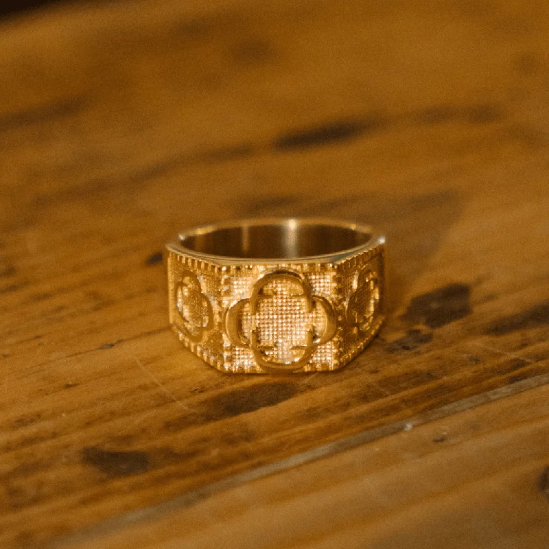 clover-sovereign-ring-gold