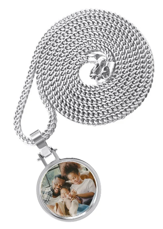 10K/14K White Gold Small Round Picture Pendant Necklace