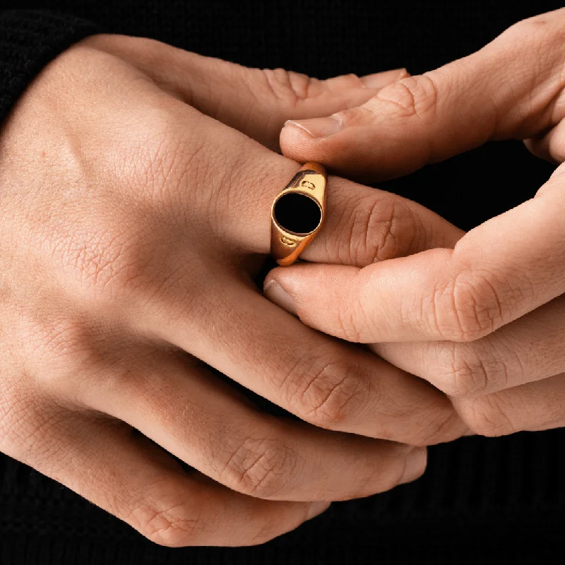 oval-stone-ring-gold