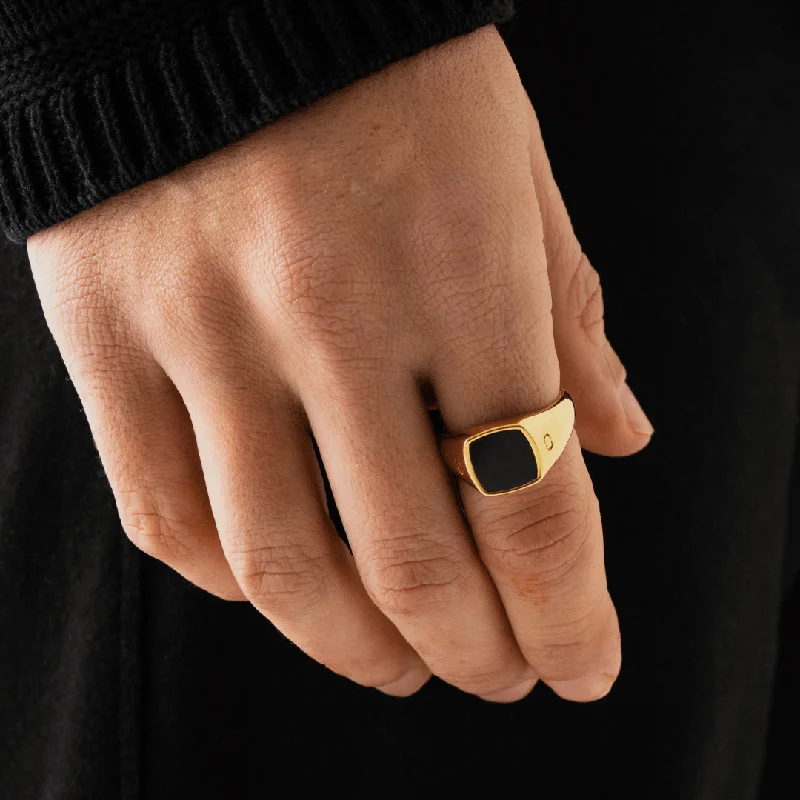 squared-stone-ring-gold