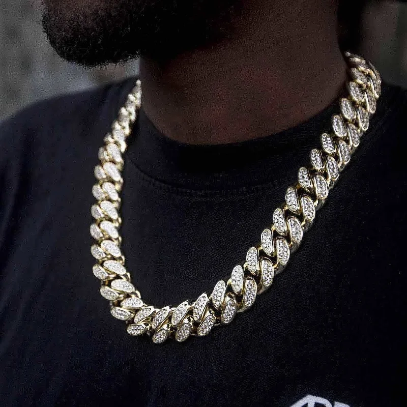 Diamond Cuban Link Chain in Yellow Gold - 19mm